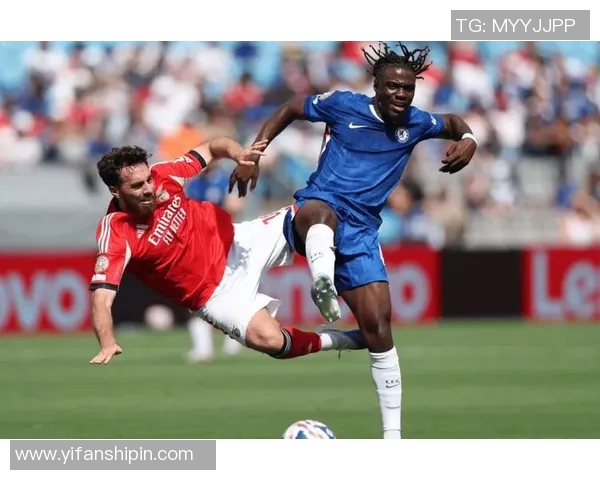 切尔西在联赛杯首轮迎战对手全力争胜展现实力与斗志